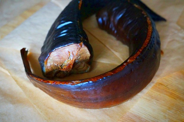 Сом горячего копчения